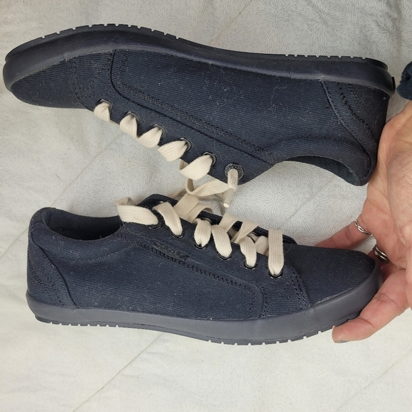 Taos Star black canvas sneakers with black soles and ivory laces casual NWOT 7.5 - Picture 8 of 10